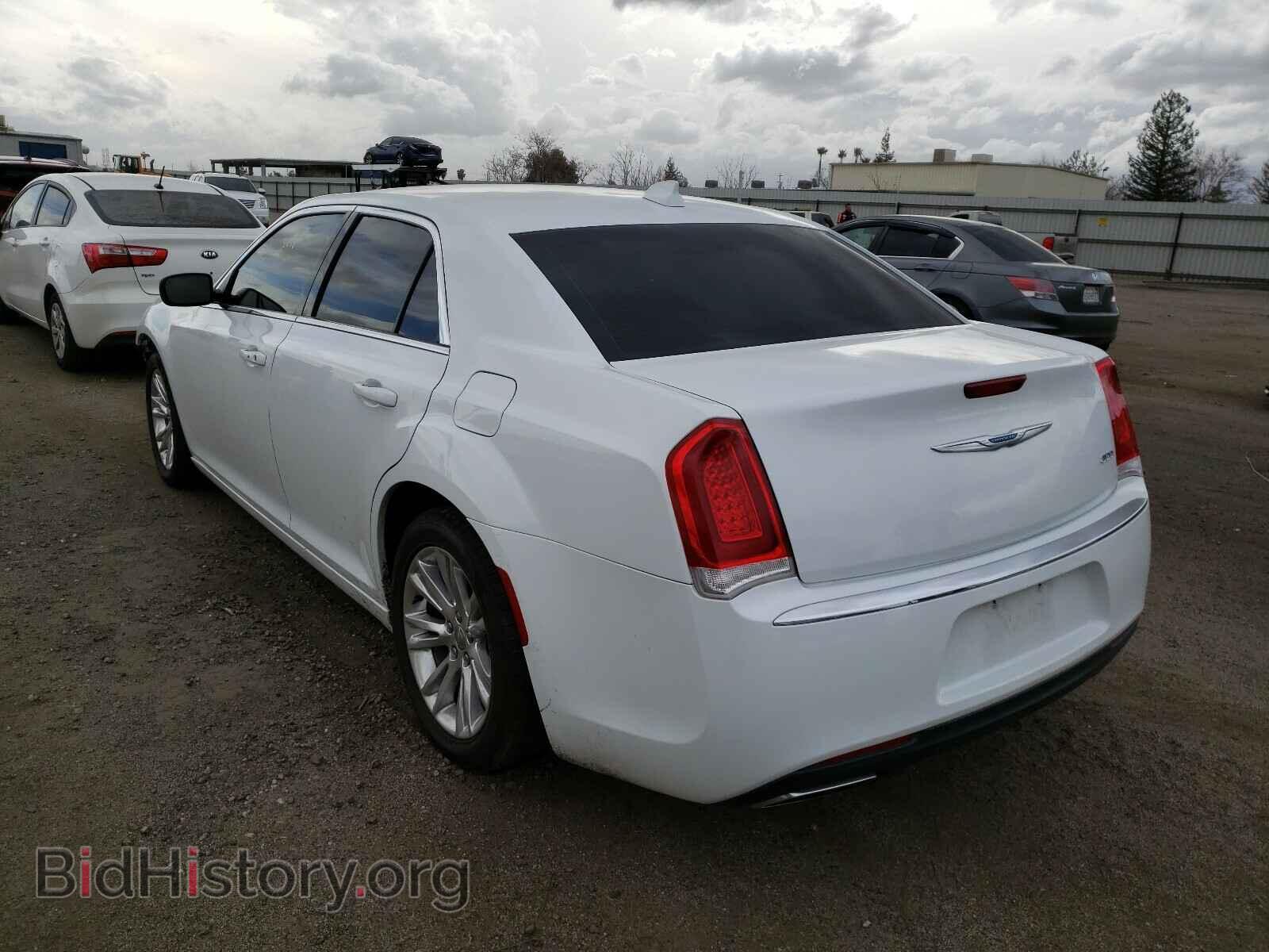 2017 CHRYSLER 300 - VIN: 2C3CCAAG4HH593881 - Фото 3