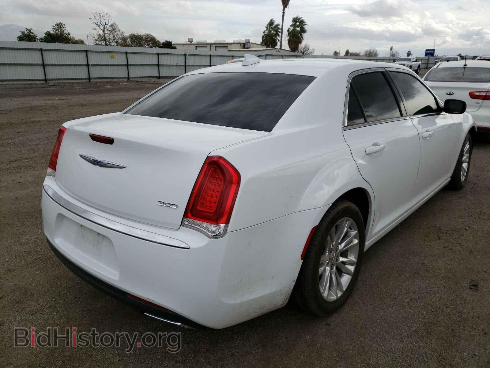2017 CHRYSLER 300 - VIN: 2C3CCAAG4HH593881 - Фото 4