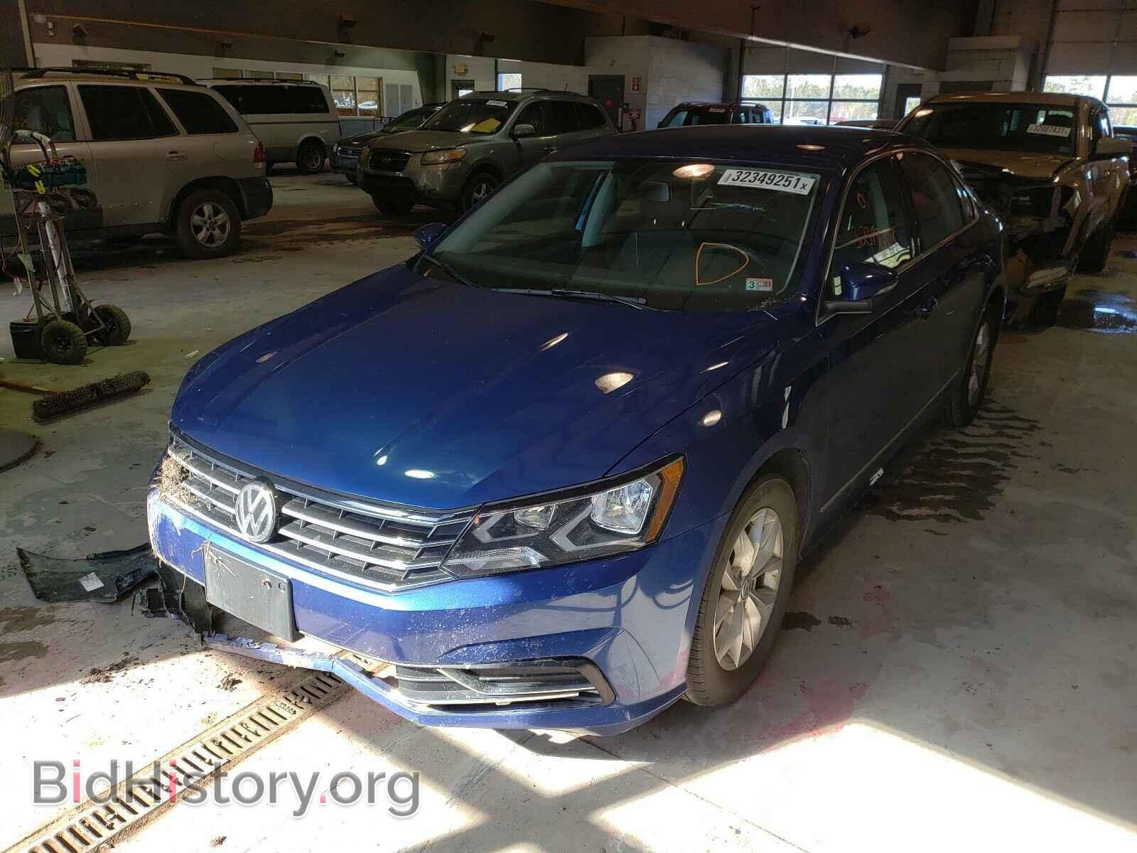 2017 VOLKSWAGEN PASSAT - VIN: 1VWAT7A34HC054843 - Фото 2