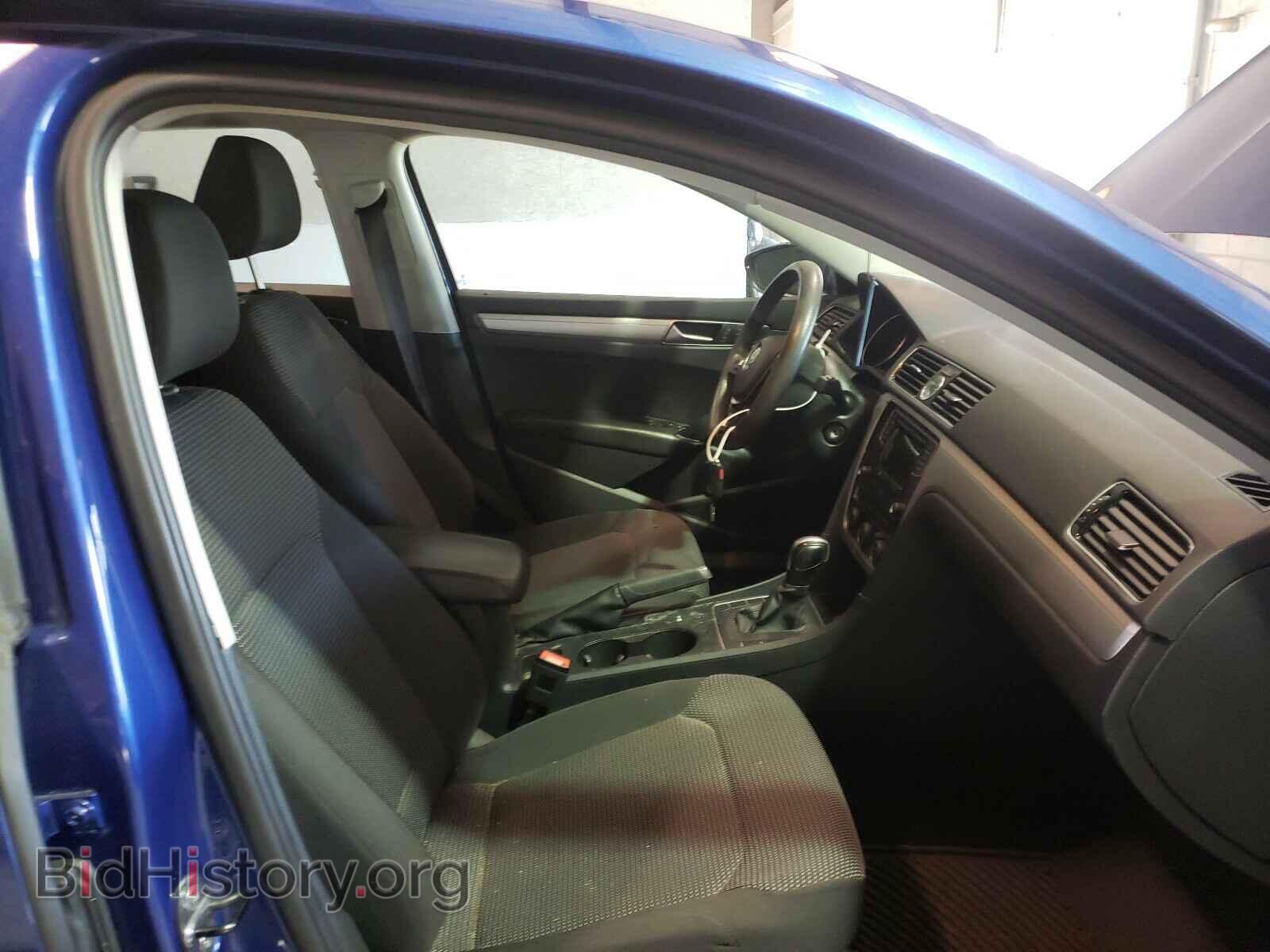 2017 VOLKSWAGEN PASSAT - VIN: 1VWAT7A34HC054843 - Фото 5