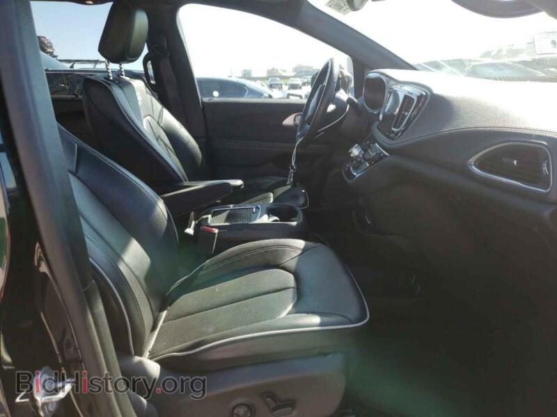 2019 Chrysler PACIFICA (VIN 2C4RC1GG5KR569734) — photo 5 of 10