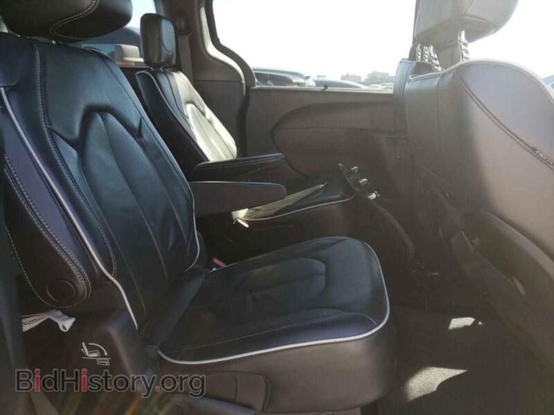 2019 Chrysler PACIFICA (VIN 2C4RC1GG5KR569734) — photo 6 of 10