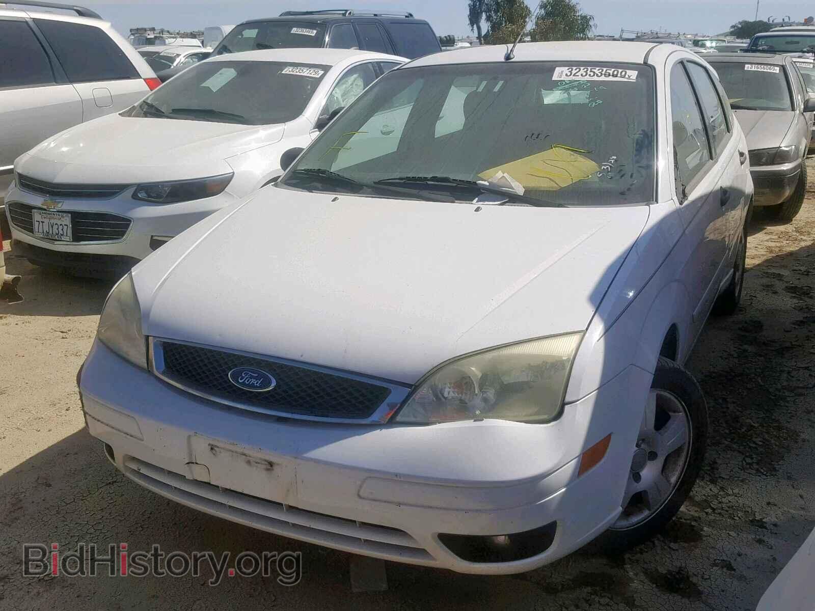 2005 FORD FOCUS - VIN: 3FAFP37NX5R105635 - Фото 2