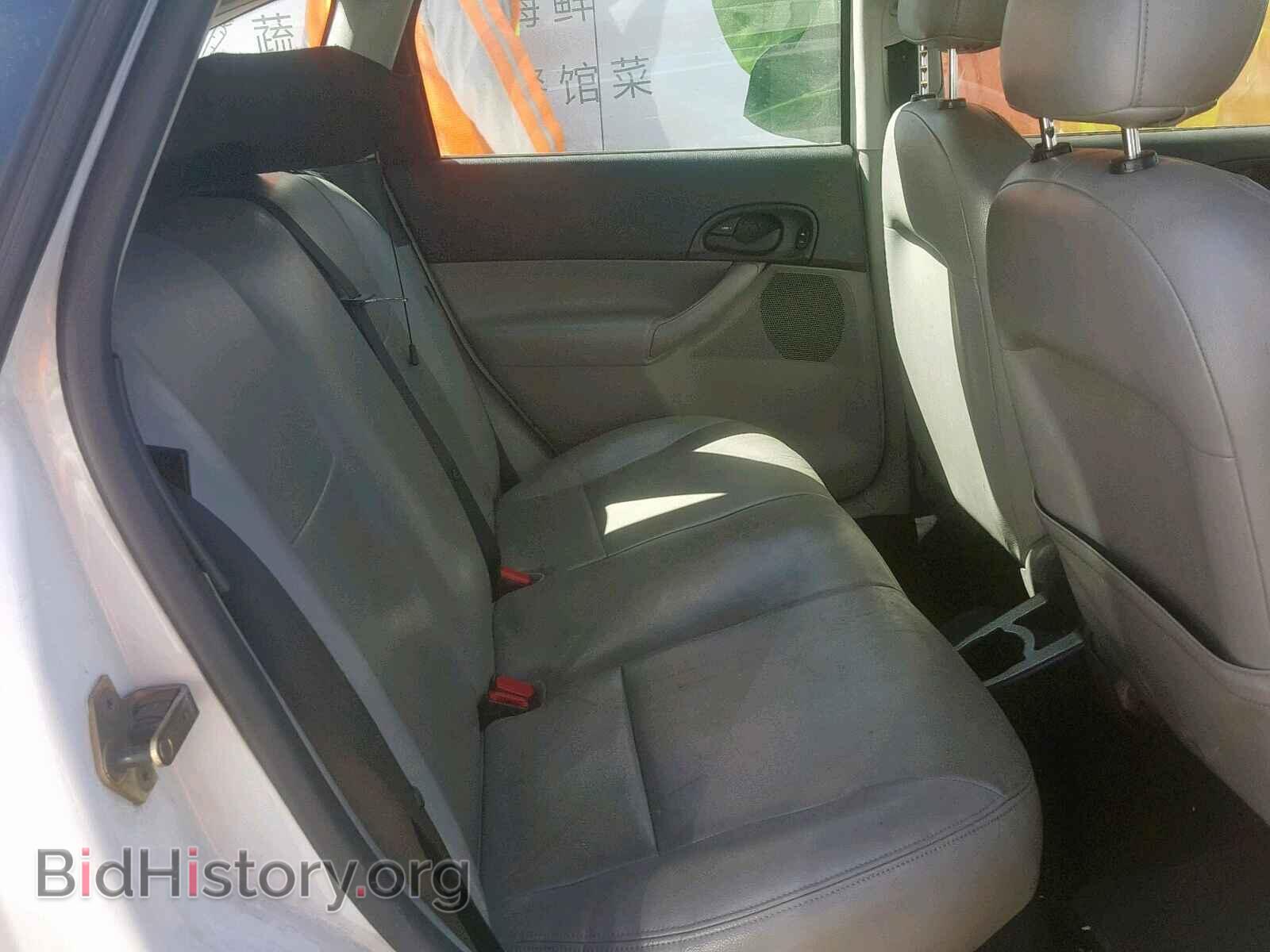 2005 FORD FOCUS - VIN: 3FAFP37NX5R105635 - Фото 6