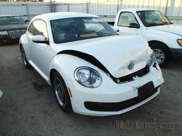 Photo 3VWJP7ATXCM619818 - VOLKSWAGEN BEETLE 2012