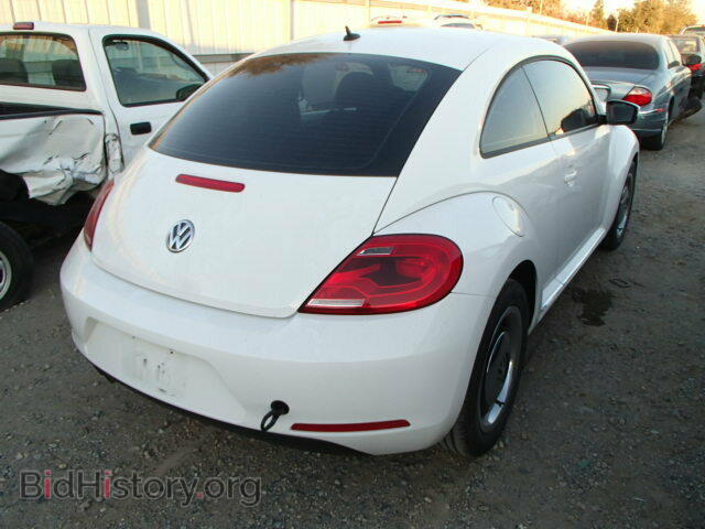 2012 VOLKSWAGEN BEETLE - VIN: 3VWJP7ATXCM619818 - Фото 4