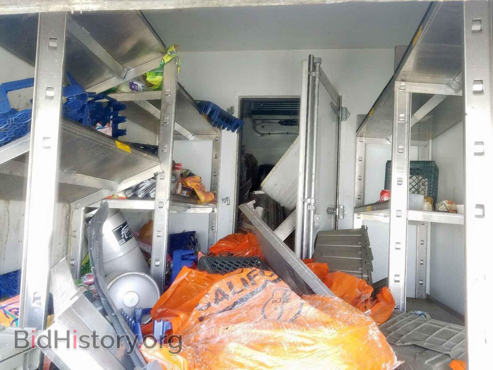 2018 ISUZU NPR - VIN: 54DC4W1B3JS805173 - Photo 6