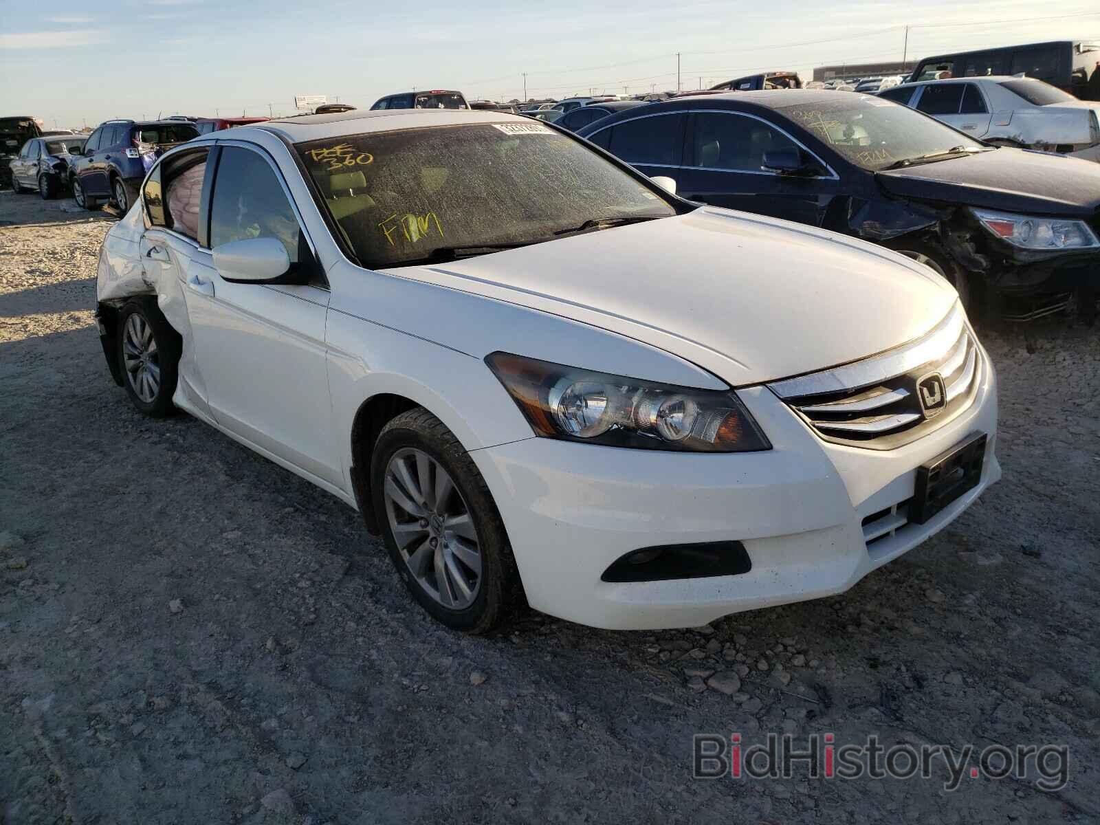 Photo 1HGCP2F82CA118164 - HONDA ACCORD 2012