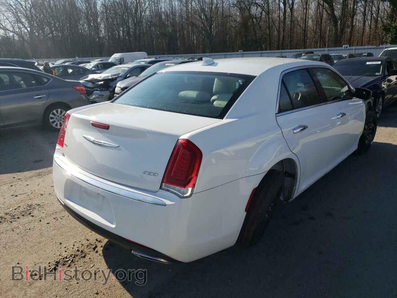 2019 CHRYSLER 300 - VIN: 2C3CCAKG5KH689895 - Фото 4