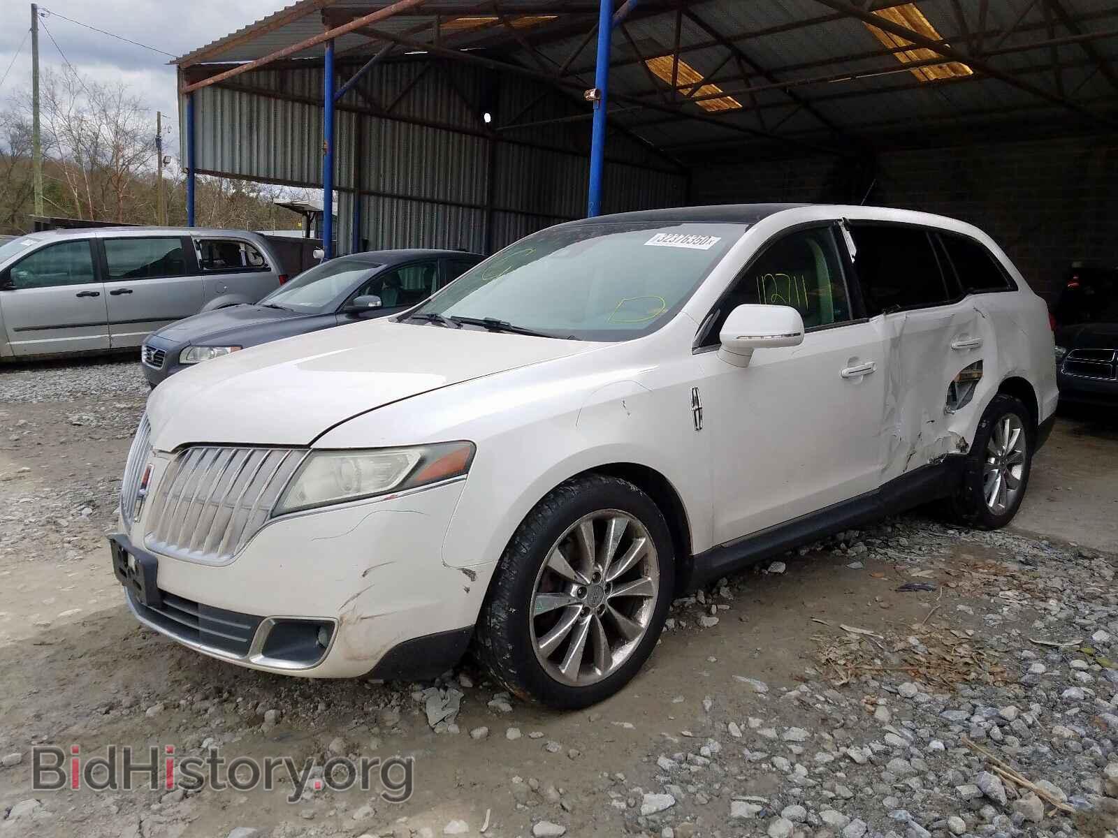 2011 LINCOLN MKT - VIN: 2LMHJ5AT4BBJ54301 - Фото 2