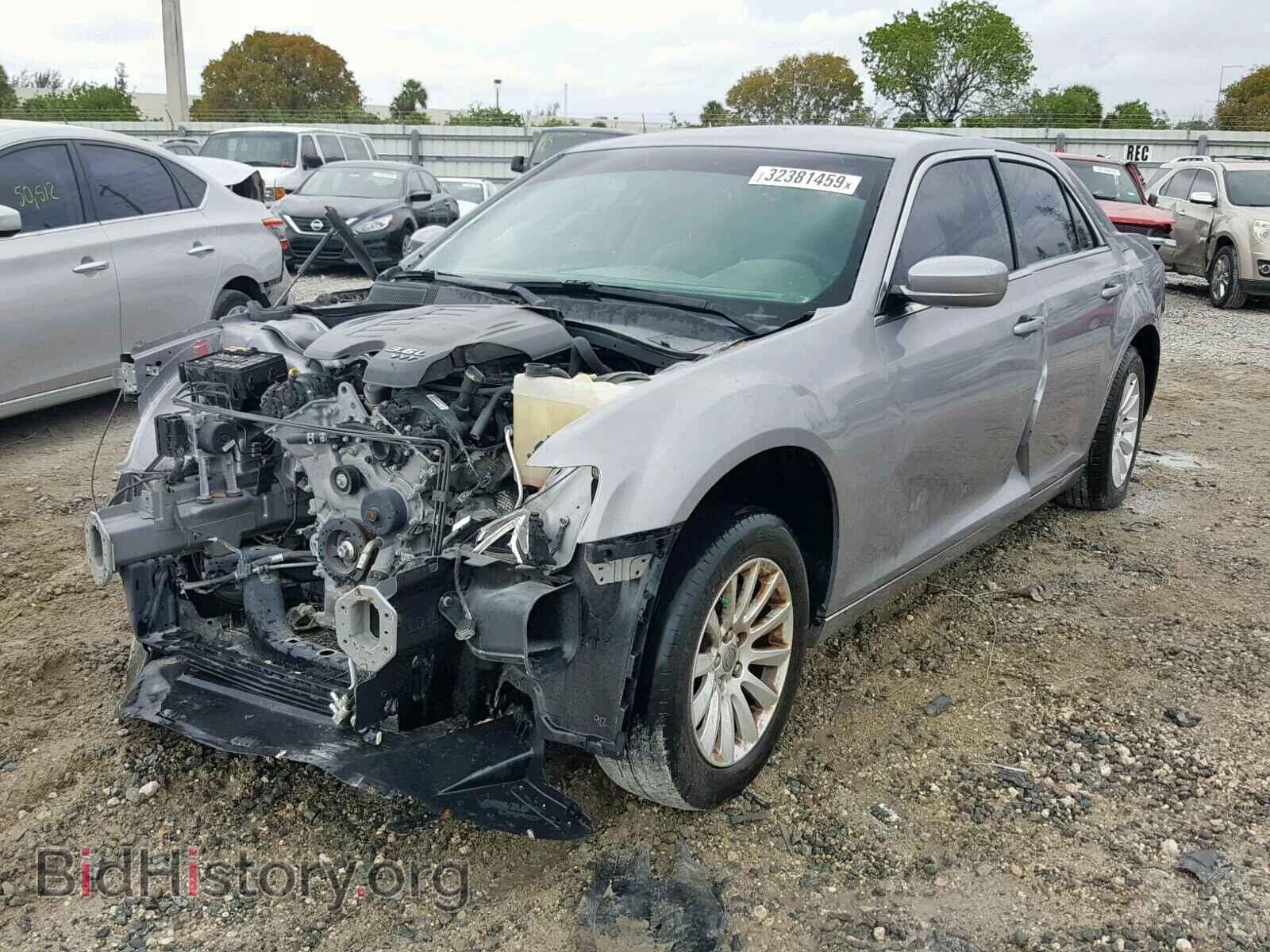 2014 CHRYSLER 300 - VIN: 2C3CCAAG3EH358092 - Фото 2