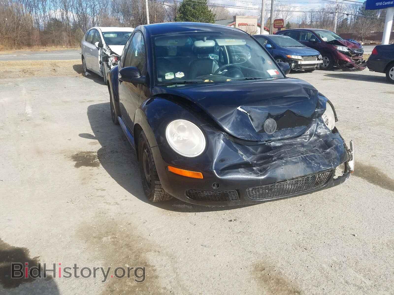 Photo 3VWPG3AG7AM018885 - VOLKSWAGEN BEETLE 2010
