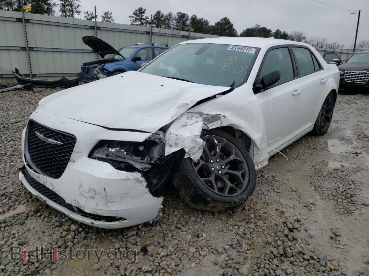 2019 CHRYSLER 300 - VIN: 2C3CCAAG8KH589968 - Фото 2