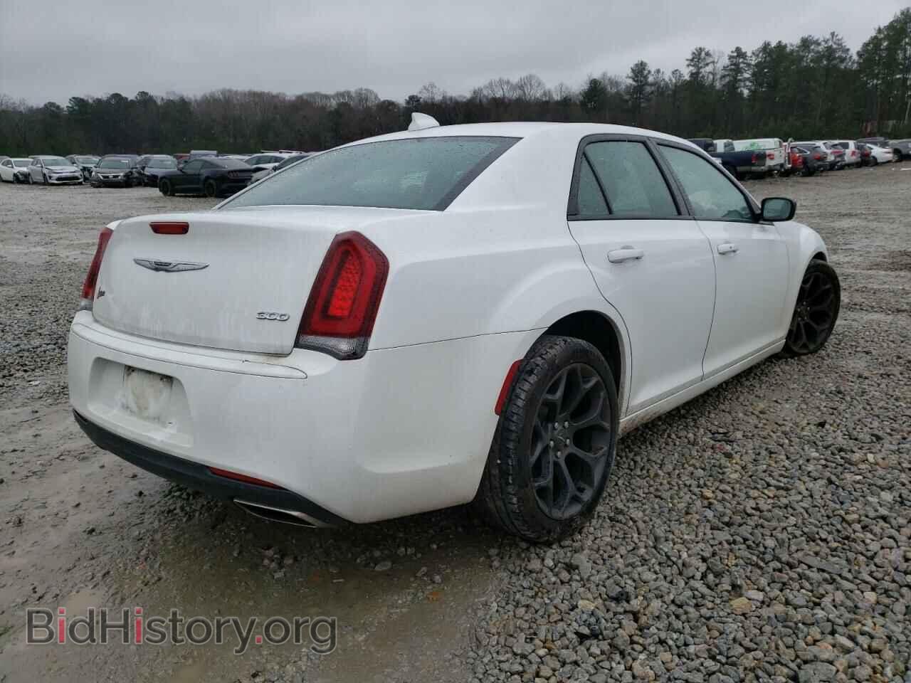 2019 CHRYSLER 300 - VIN: 2C3CCAAG8KH589968 - Фото 4