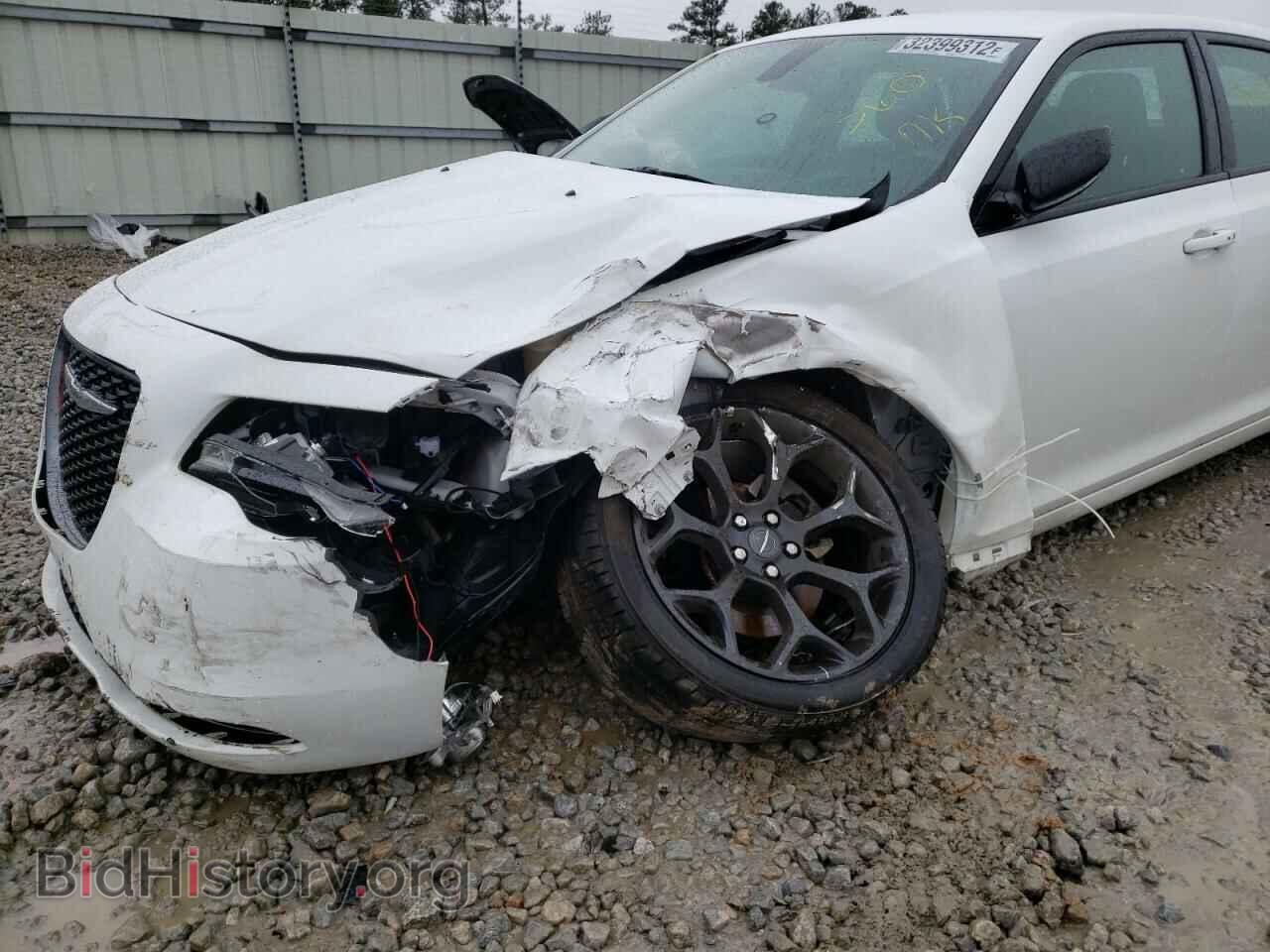2019 CHRYSLER 300 - VIN: 2C3CCAAG8KH589968 - Фото 9