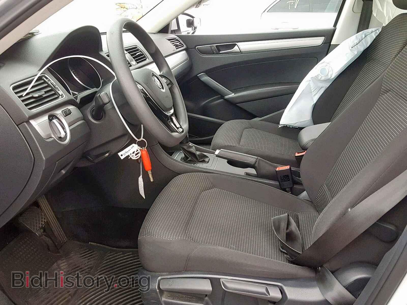 2016 VOLKSWAGEN PASSAT - VIN: 1VWAT7A30GC011132 - Фото 5