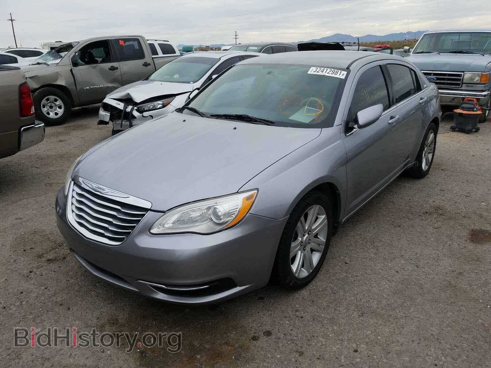 2013 CHRYSLER 200 - VIN: 1C3CCBAB1DN669228 - Фото 2