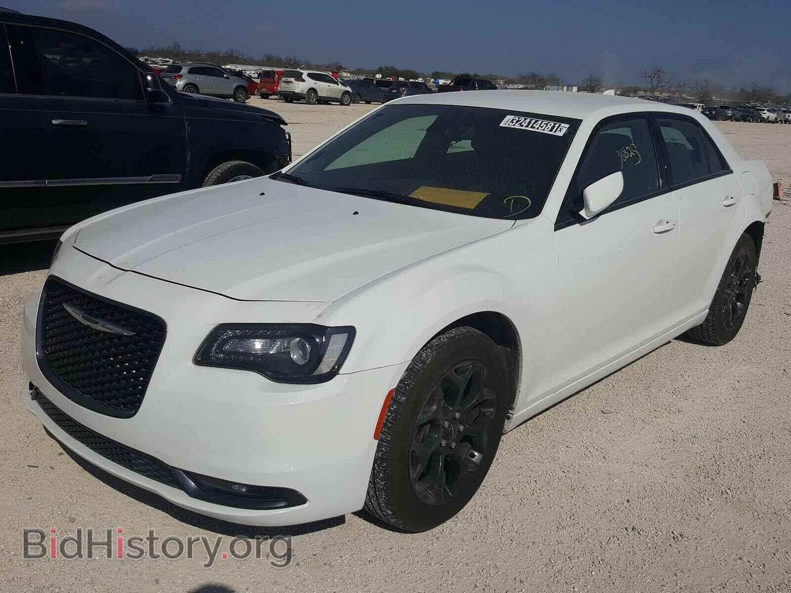 2019 CHRYSLER 300 - VIN: 2C3CCAGG9KH610673 - Фото 2