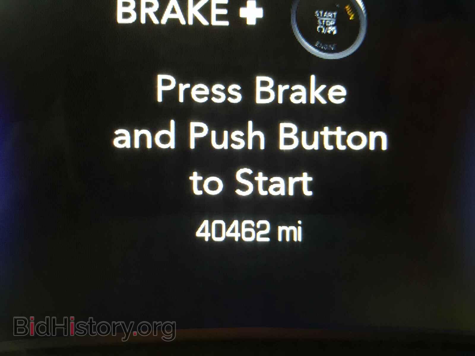 2019 CHRYSLER 300 - VIN: 2C3CCABG0KH661146 - Фото 8