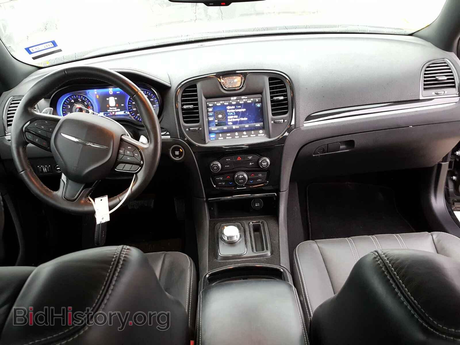 2019 CHRYSLER 300 - VIN: 2C3CCABG0KH661146 - Фото 9