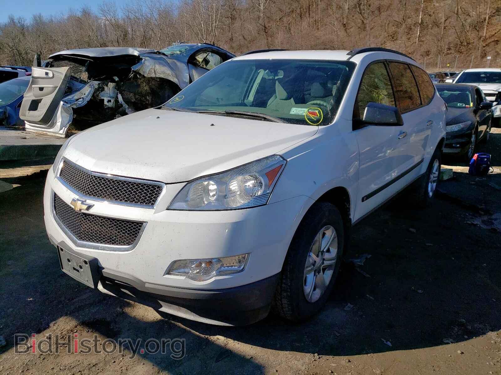 2010 CHEVROLET TRAVERSE - VIN: 1GNLVEED2AS127983 - Фото 2