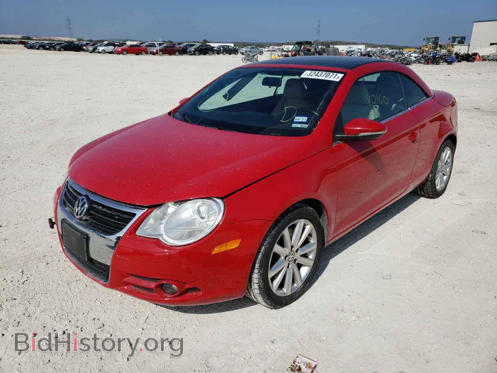 2011 VOLKSWAGEN EOS - VIN: WVWBW7AH6BV002913 - Фото 2