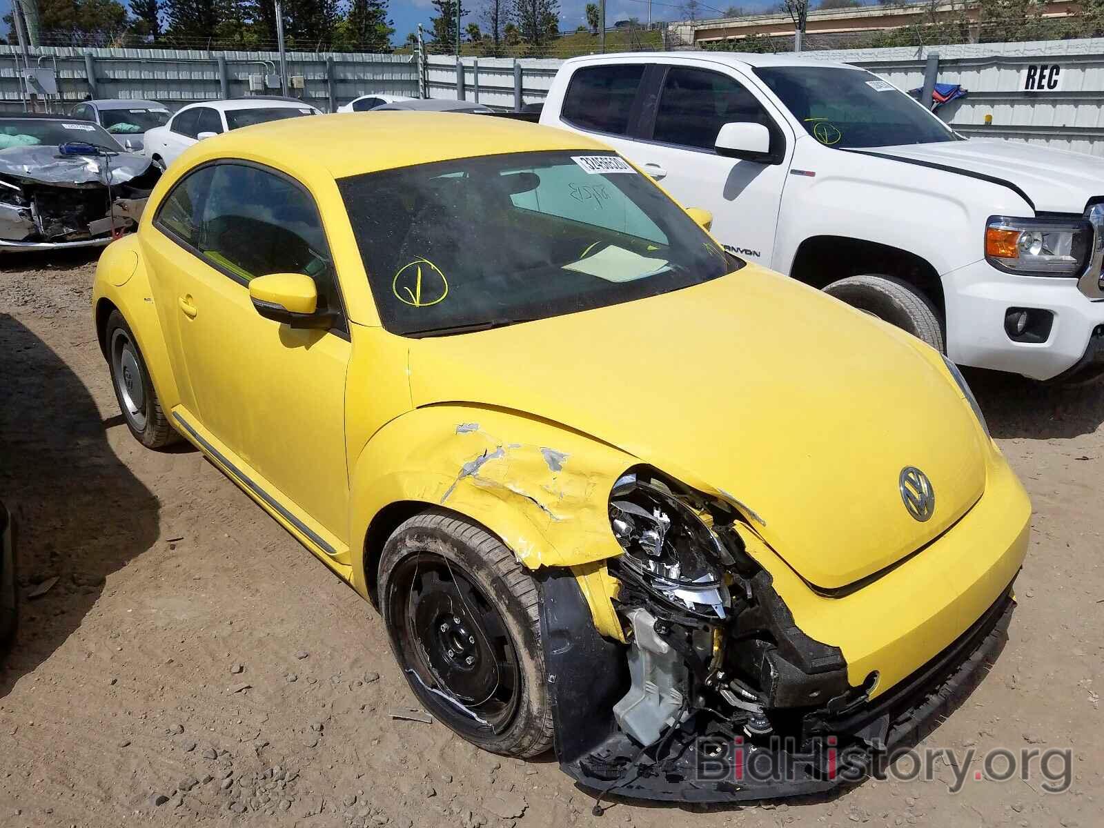 Photo 3VWJP7ATXCM626056 - VOLKSWAGEN BEETLE 2012