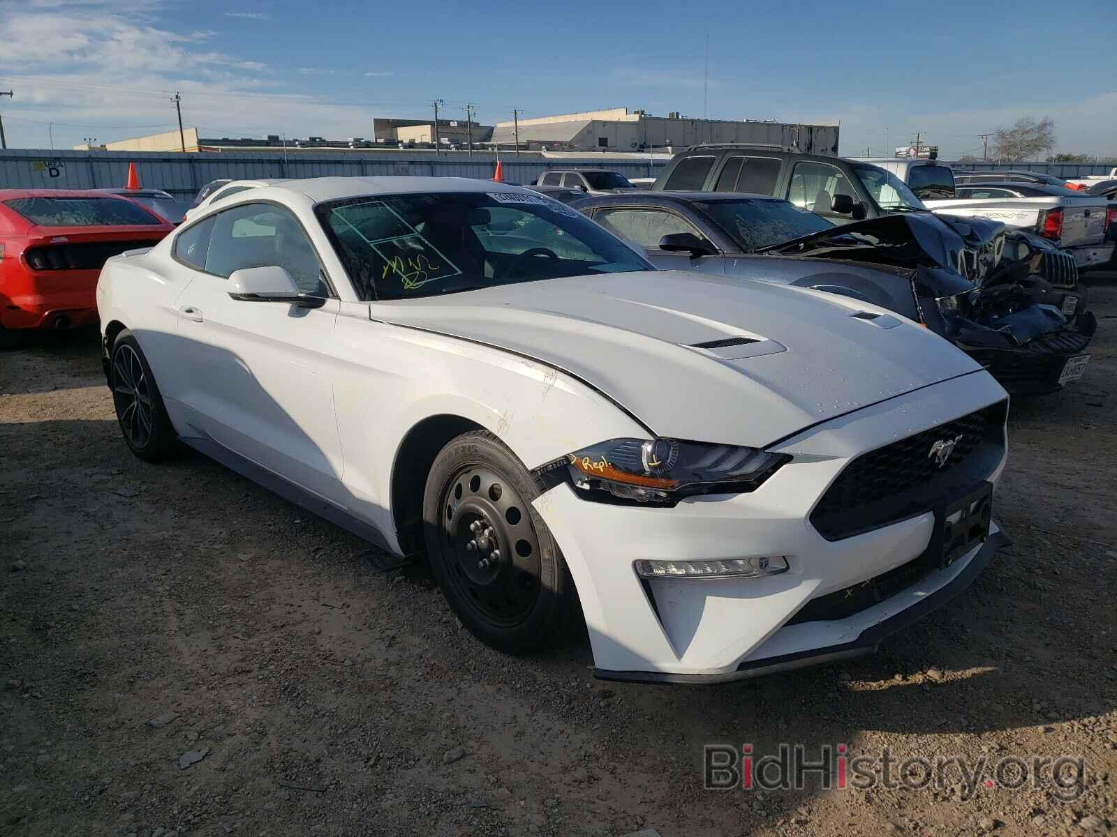 Photo 1FA6P8TH9J5135588 - FORD MUSTANG 2018