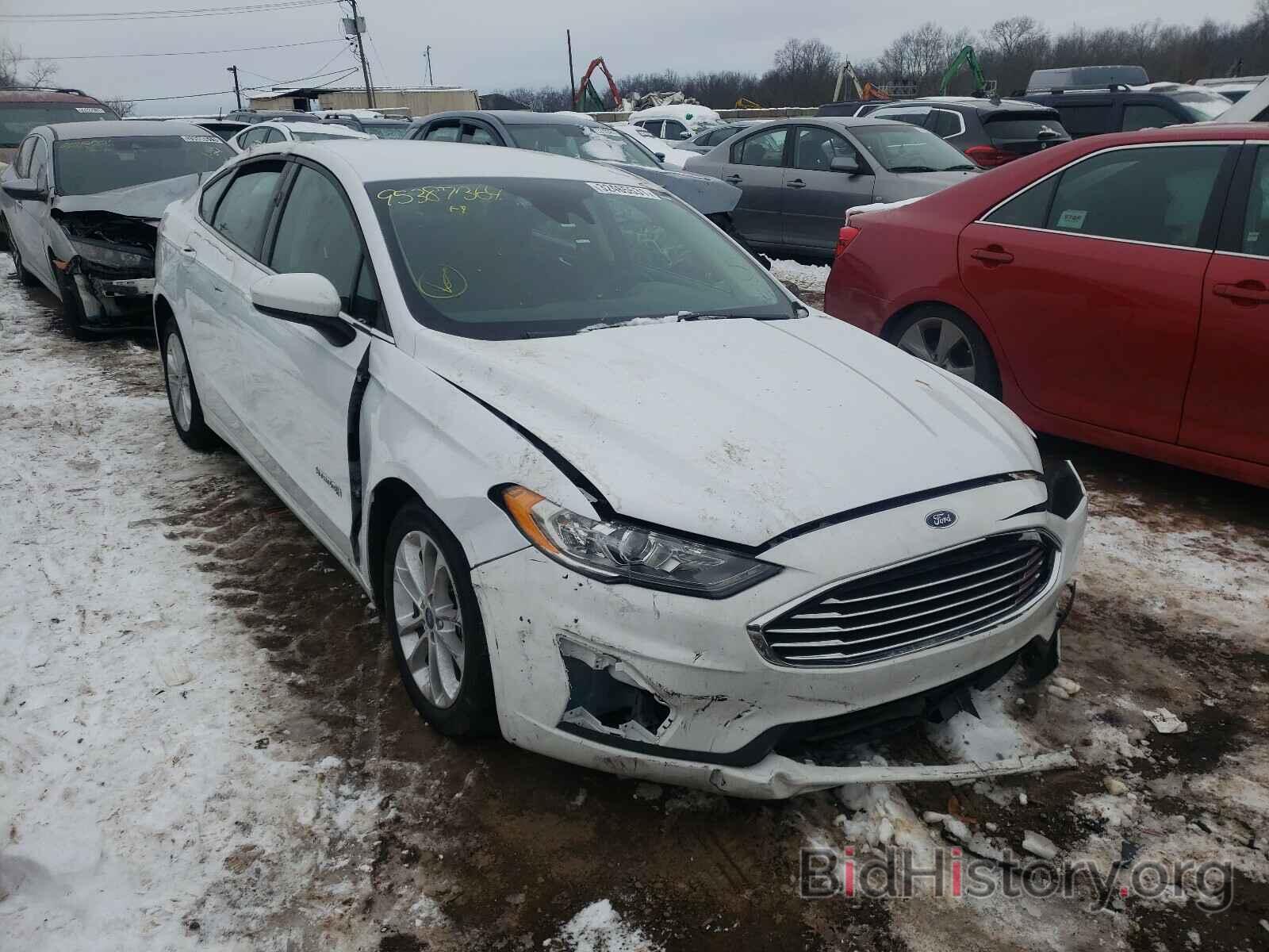 Photo 3FA6P0LU0KR242753 - FORD FUSION 2019