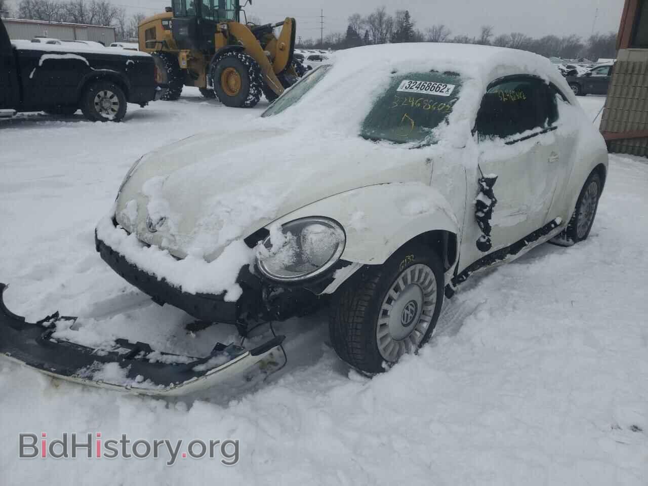 2014 VOLKSWAGEN BEETLE - VIN: 3VWJP7AT7EM614062 - Фото 2