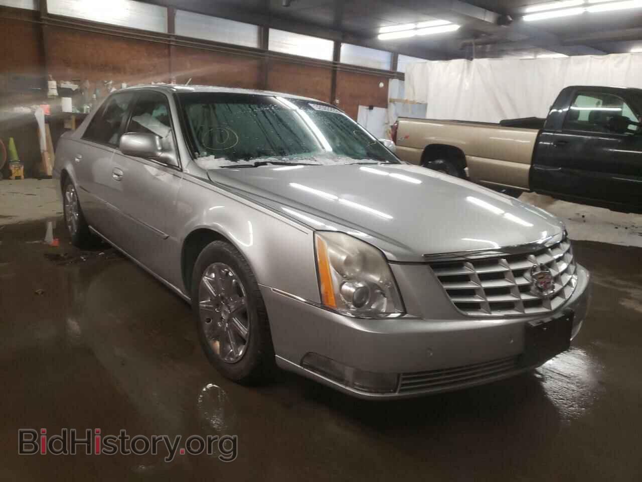 Photo 1G6KH5E65BU116921 - CADILLAC DTS 2011