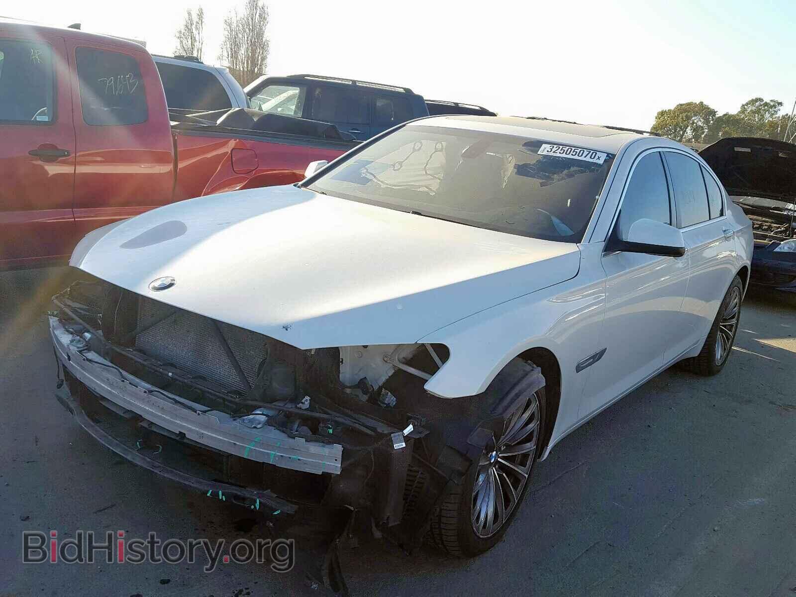 2012 BMW 7 SERIES - VIN: WBAKA4C5XCC613831 - Фото 2