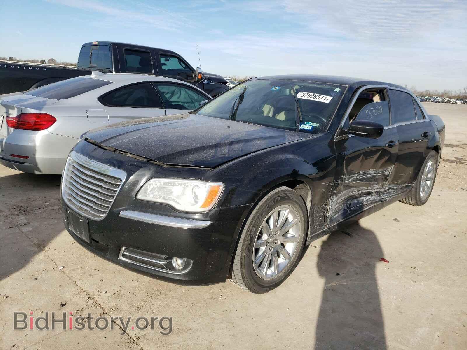2013 CHRYSLER 300 - VIN: 2C3CCAAG4DH589081 - Фото 2