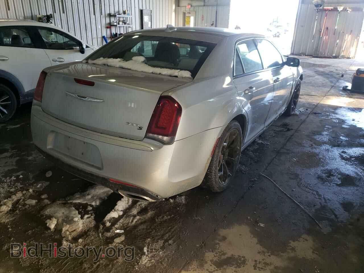 2019 CHRYSLER 300 - VIN: 2C3CCABG1KH674956 - Фото 4