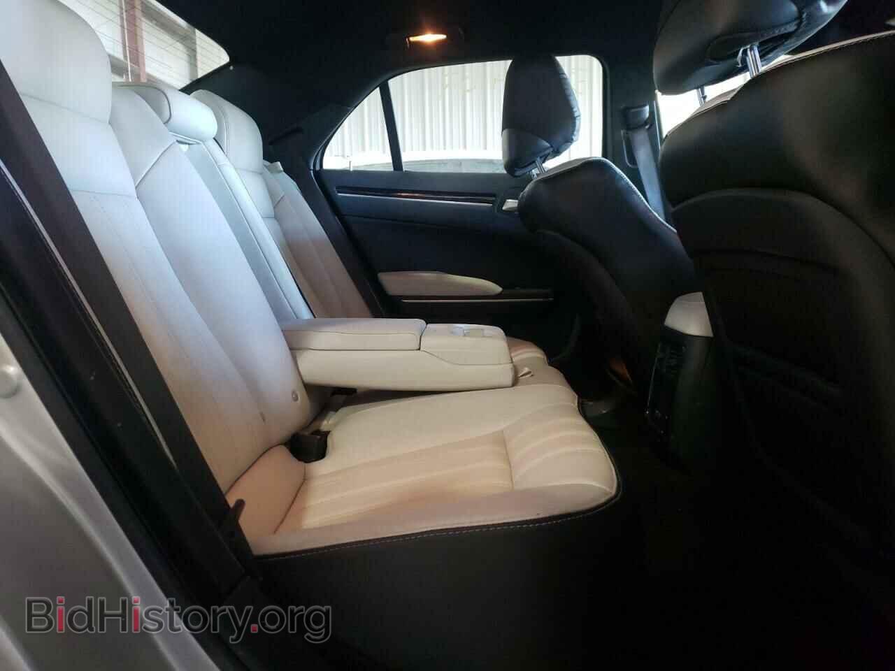 2019 CHRYSLER 300 - VIN: 2C3CCABG1KH674956 - Фото 6