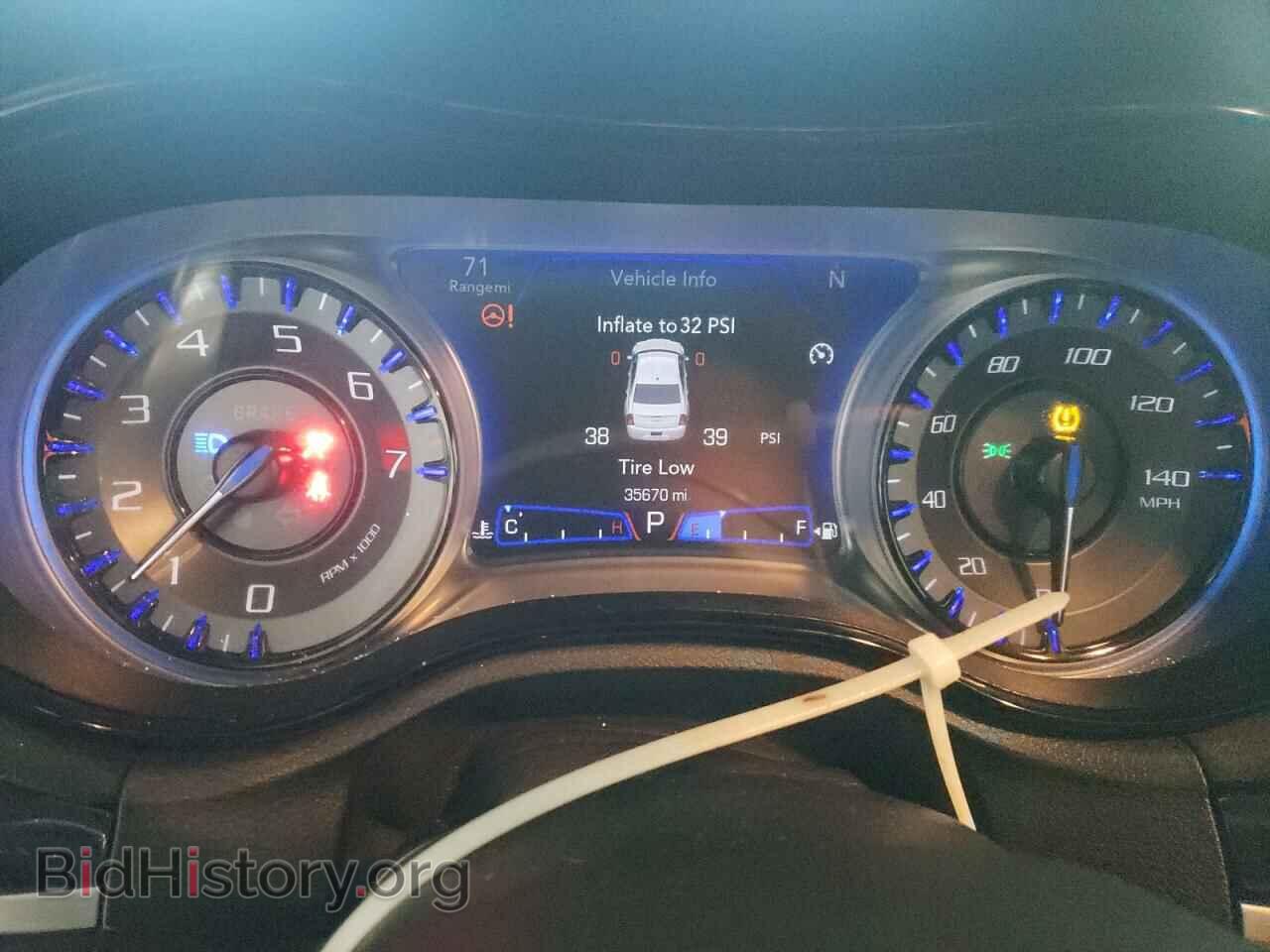 2019 CHRYSLER 300 - VIN: 2C3CCABG1KH674956 - Фото 8