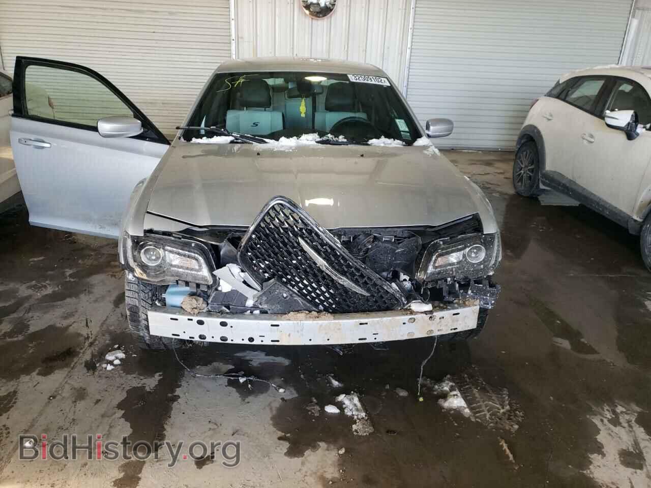 2019 CHRYSLER 300 - VIN: 2C3CCABG1KH674956 - Фото 9
