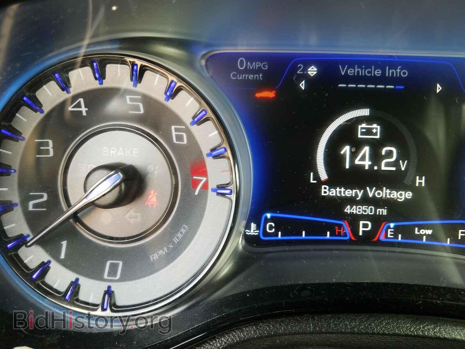 2019 CHRYSLER 300 - VIN: 2C3CCABG5KH639868 - Фото 8