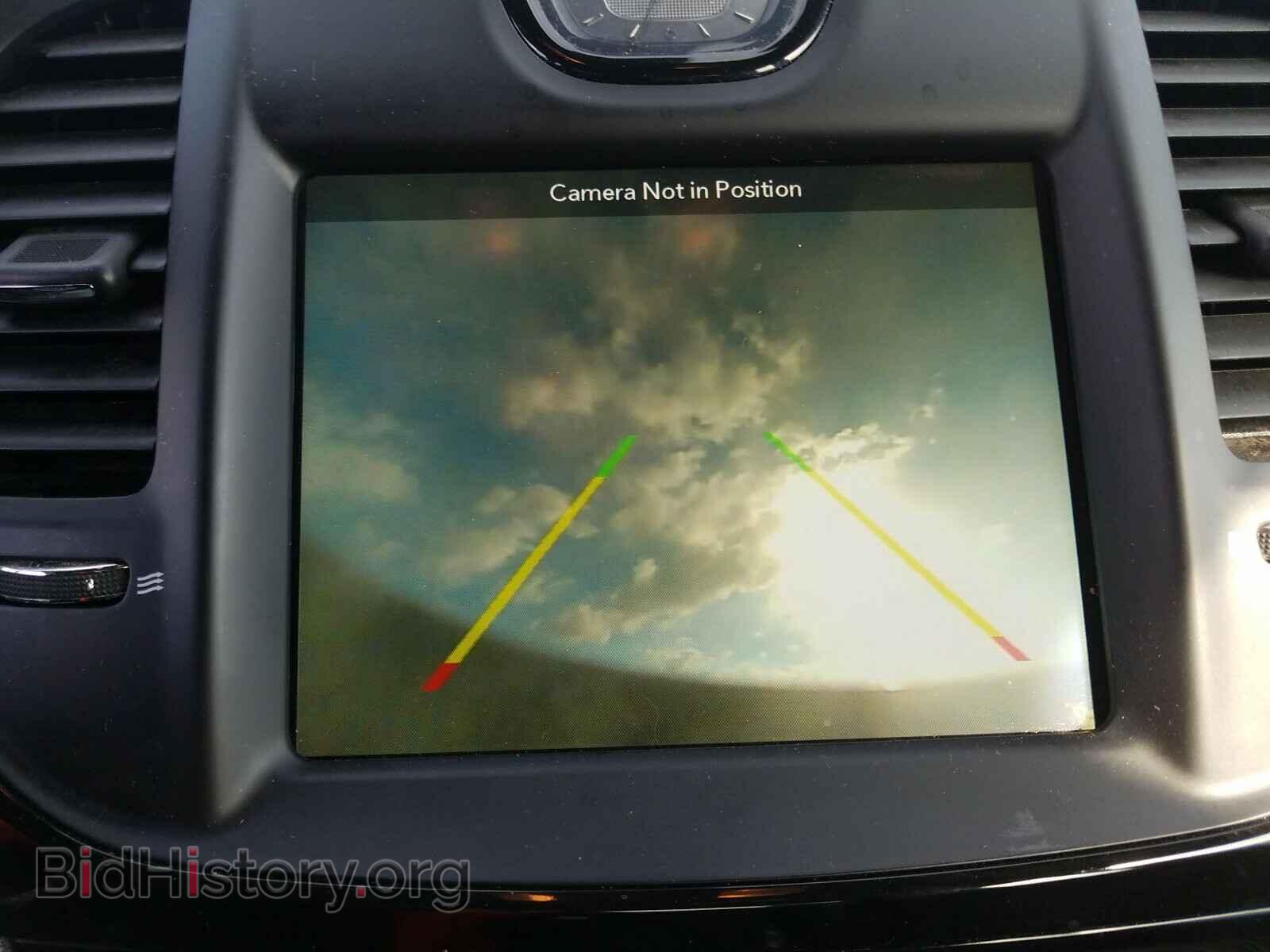 2019 CHRYSLER 300 - VIN: 2C3CCABG5KH639868 - Фото 9