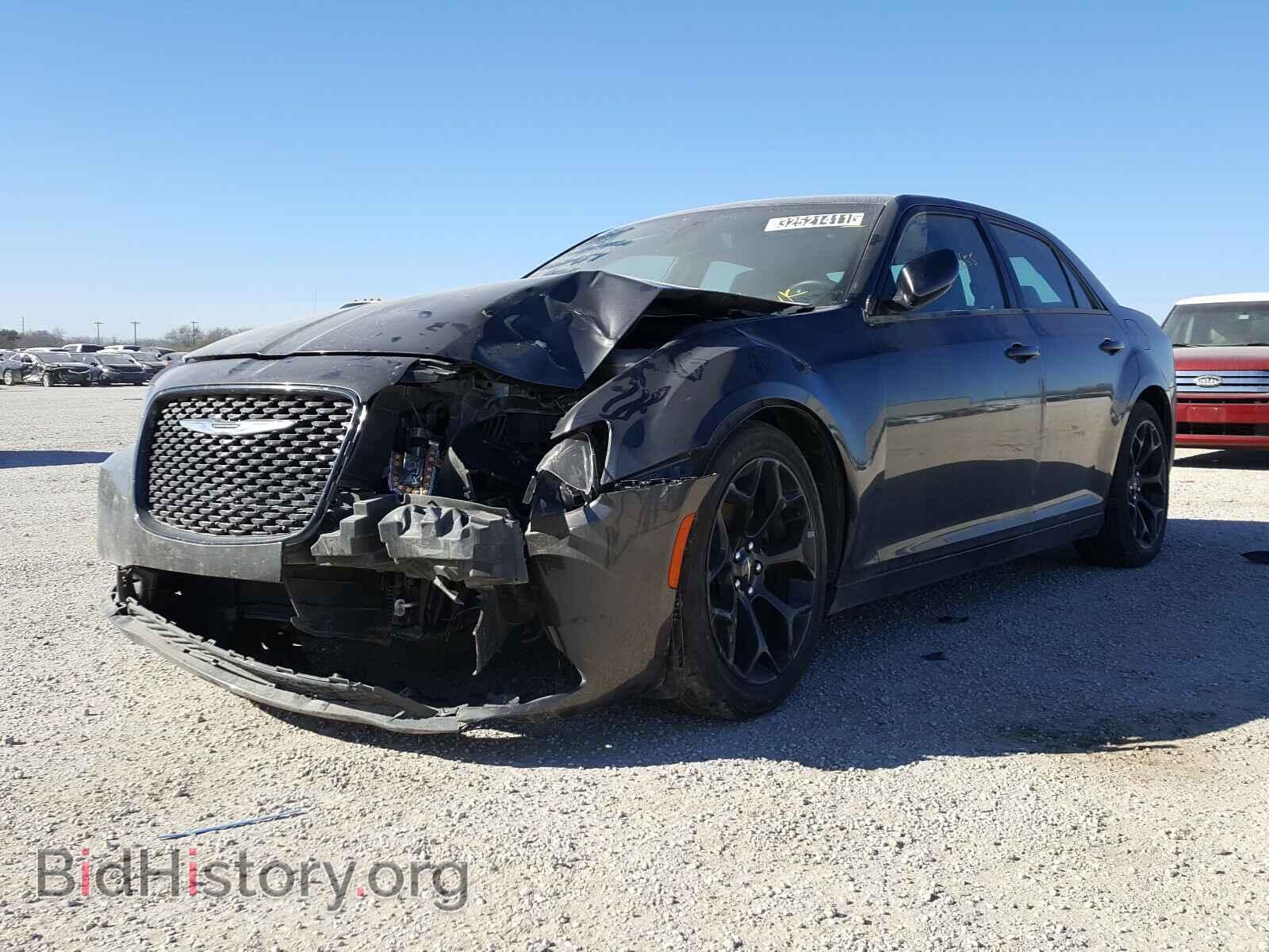 2019 CHRYSLER 300 - VIN: 2C3CCABGXKH516390 - Фото 2