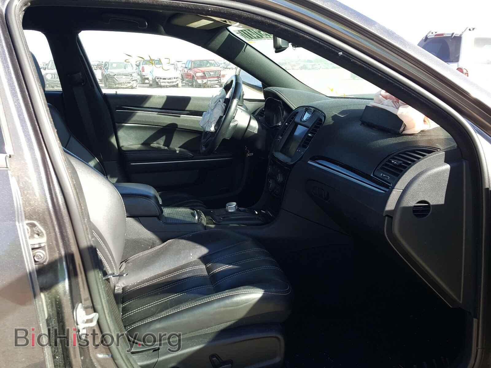 2019 CHRYSLER 300 - VIN: 2C3CCABGXKH516390 - Фото 5
