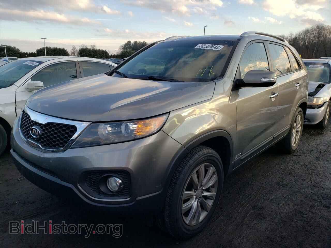 2011 KIA SORENTO - VIN: 5XYKTDA22BG068708 - Фото 2