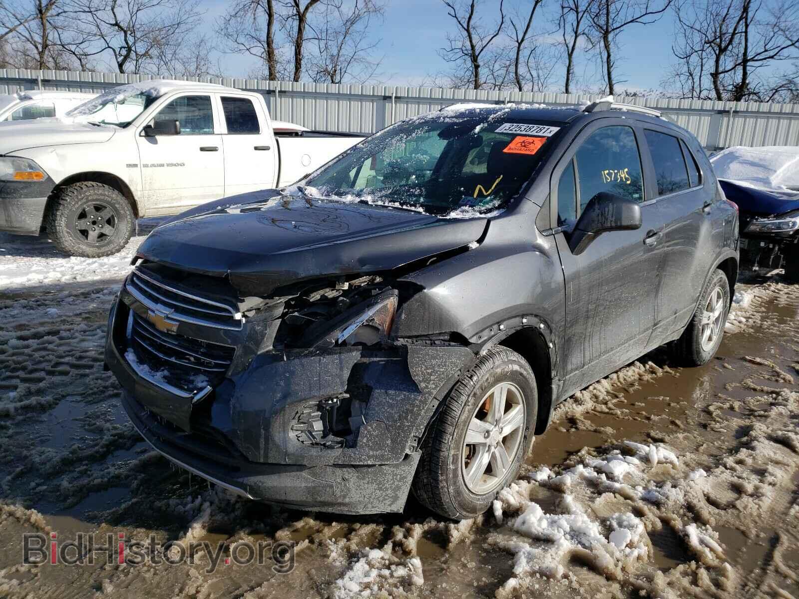 2016 CHEVROLET TRAX - VIN: 3GNCJPSB1GL142296 - Фото 2