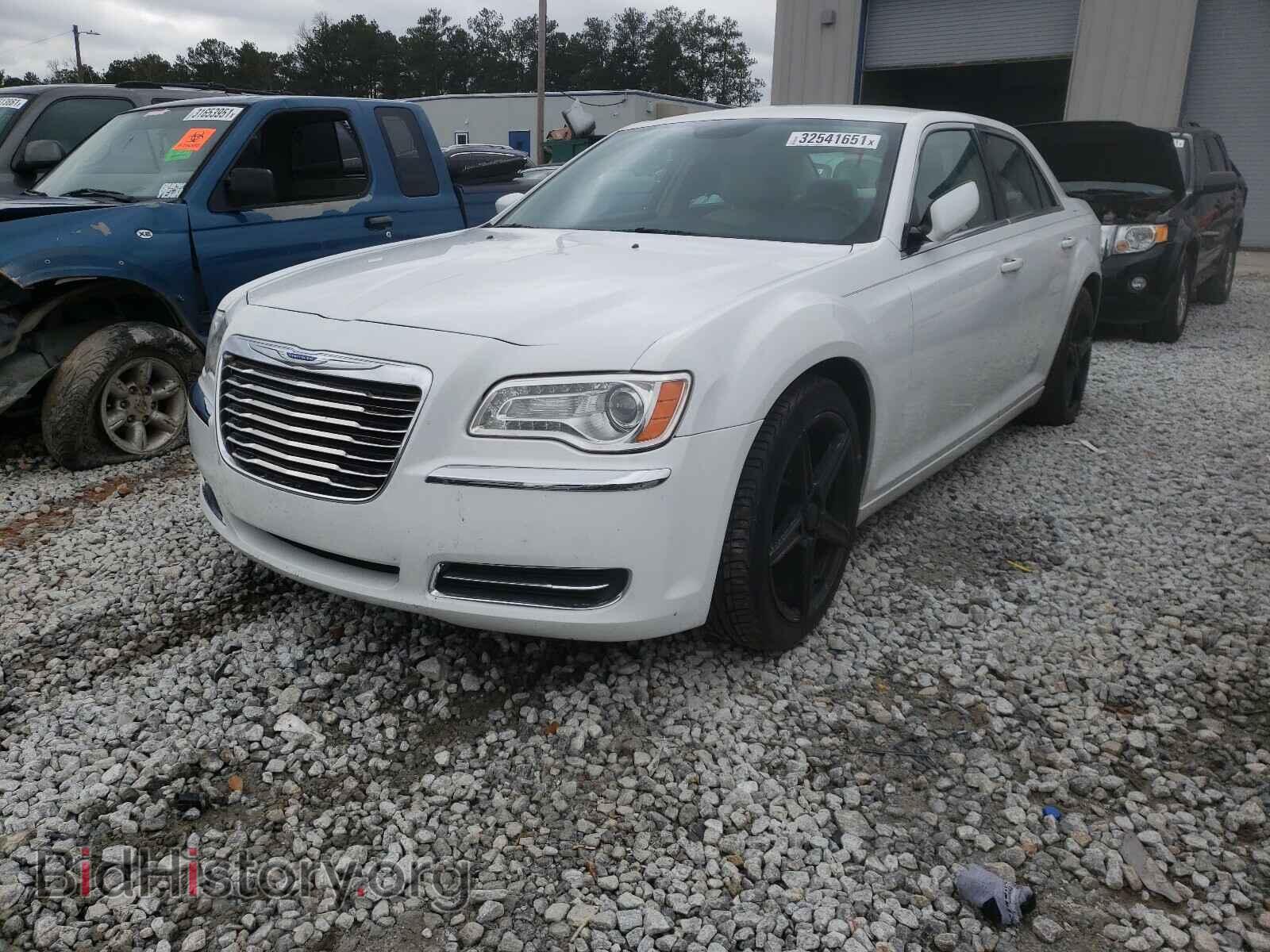 2014 CHRYSLER 300 - VIN: 2C3CCAAG2EH217773 - Фото 2