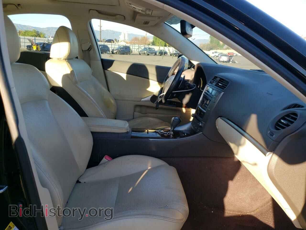 2011 LEXUS IS - VIN: JTHBF5C21B5138605 - Photo 5