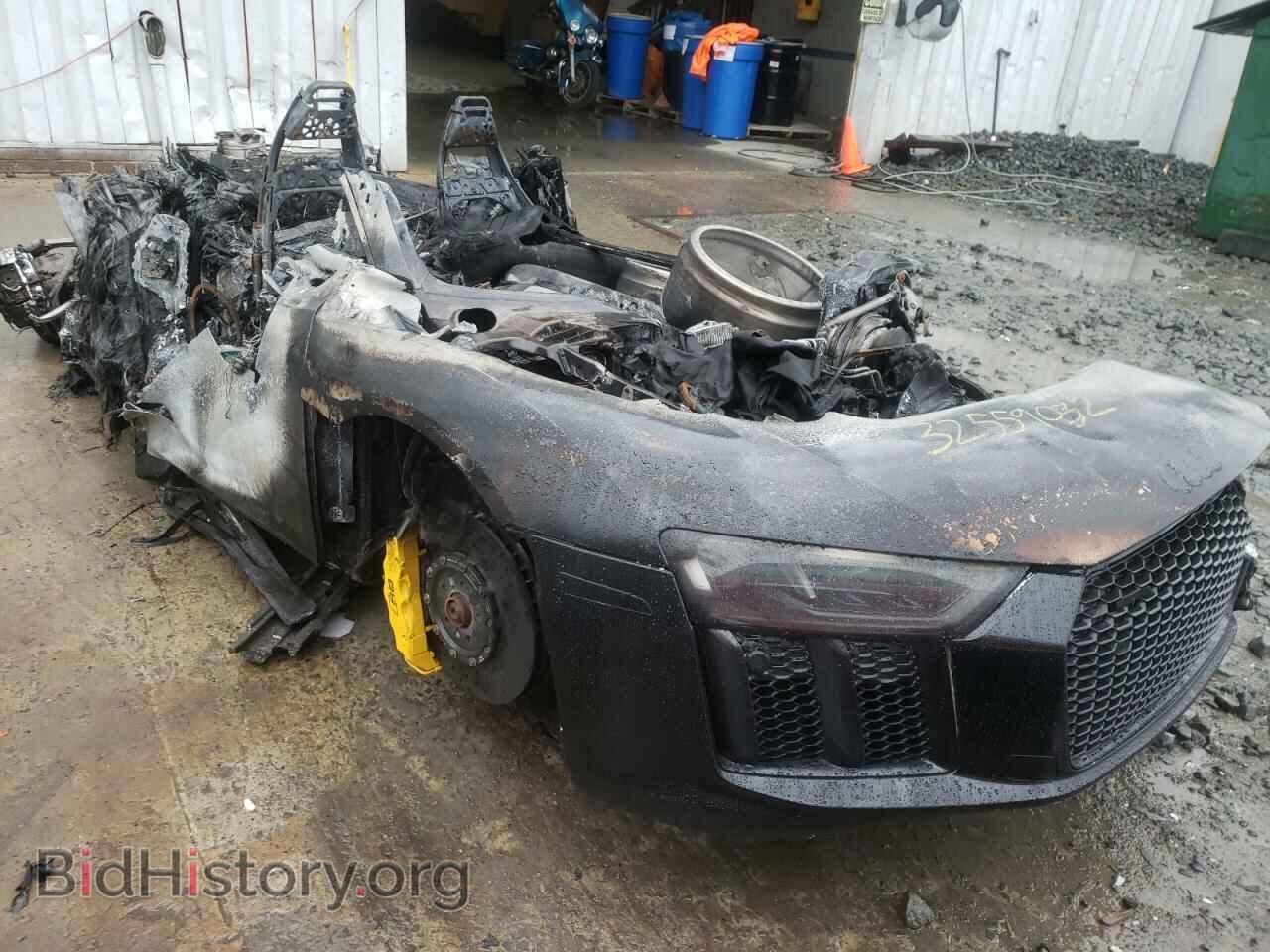 Photo WUAKBAFX6H7902834 - AUDI R8 2017