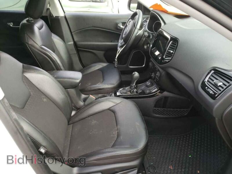 2020 Jeep COMPASS (VIN 3C4NJDBB0LT151677) — photo 5 of 10
