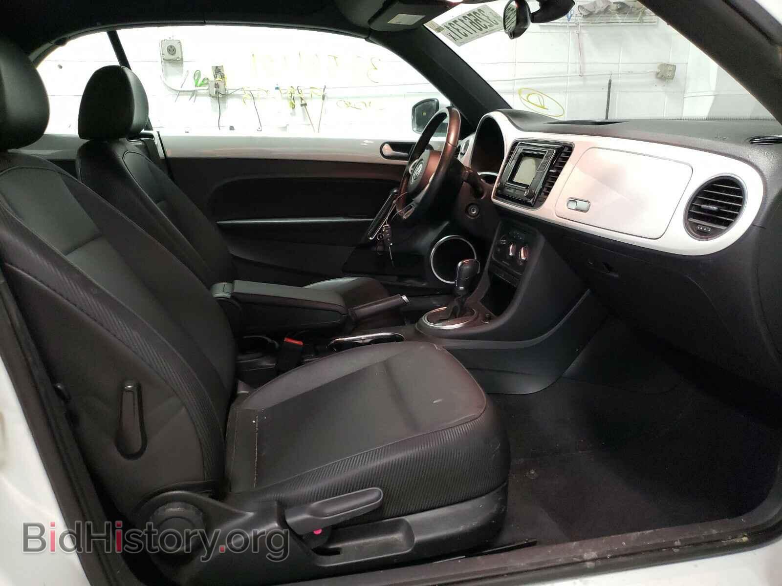 2016 VOLKSWAGEN BEETLE - VIN: 3VW517AT1GM802470 - Фото 5