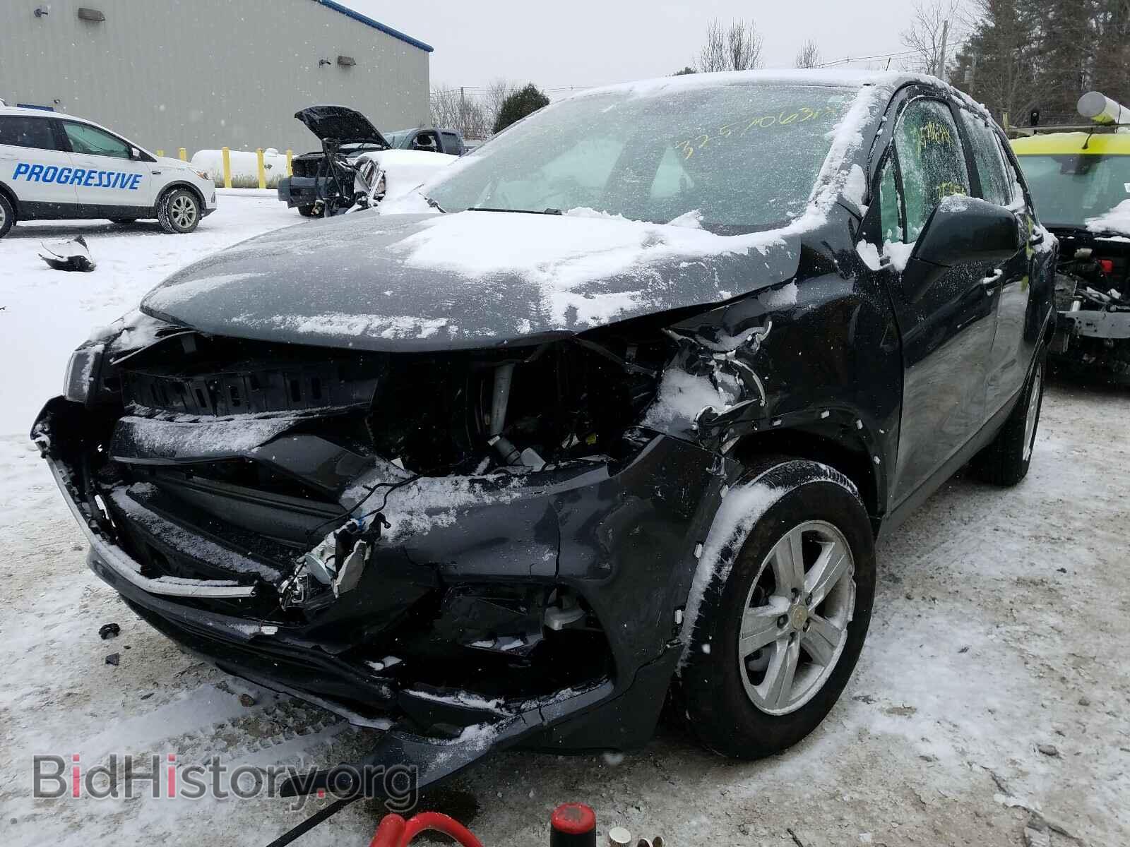 2019 CHEVROLET TRAX - VIN: 3GNCJNSB8KL179617 - Фото 2