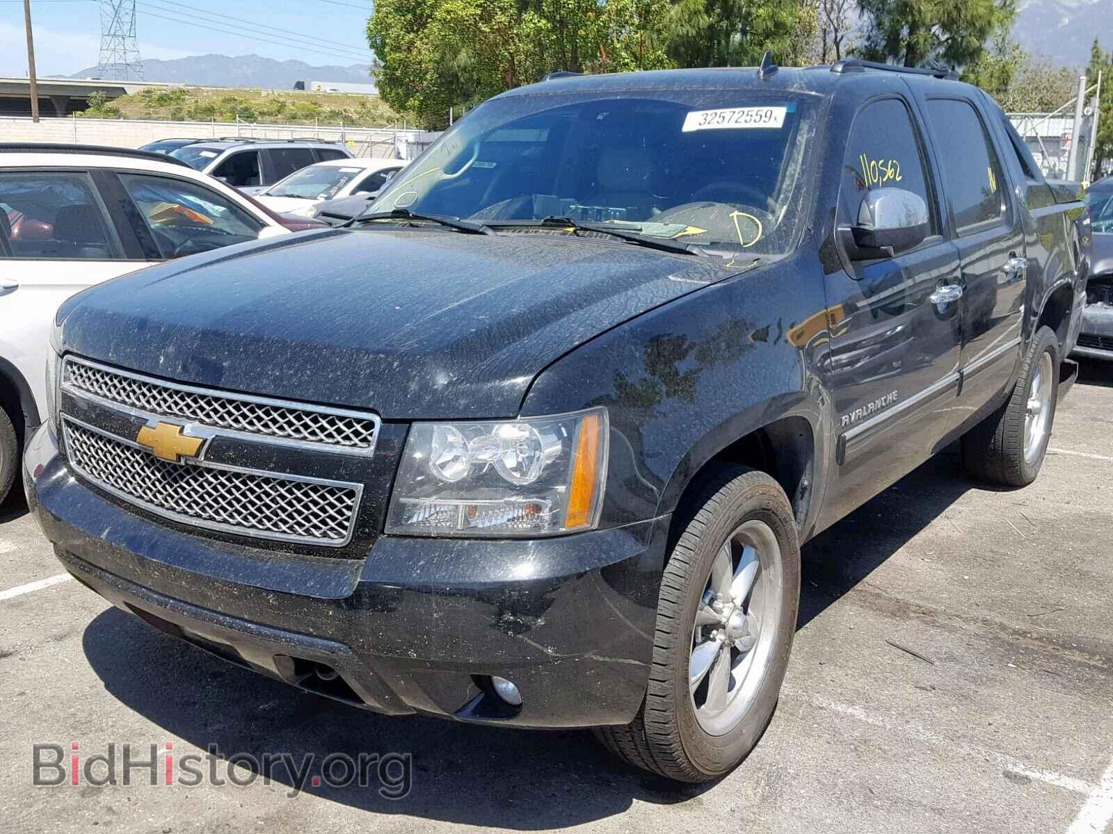 2013 CHEVROLET AVALANCHE - VIN: 3GNTKFE70DG165250 - Фото 2